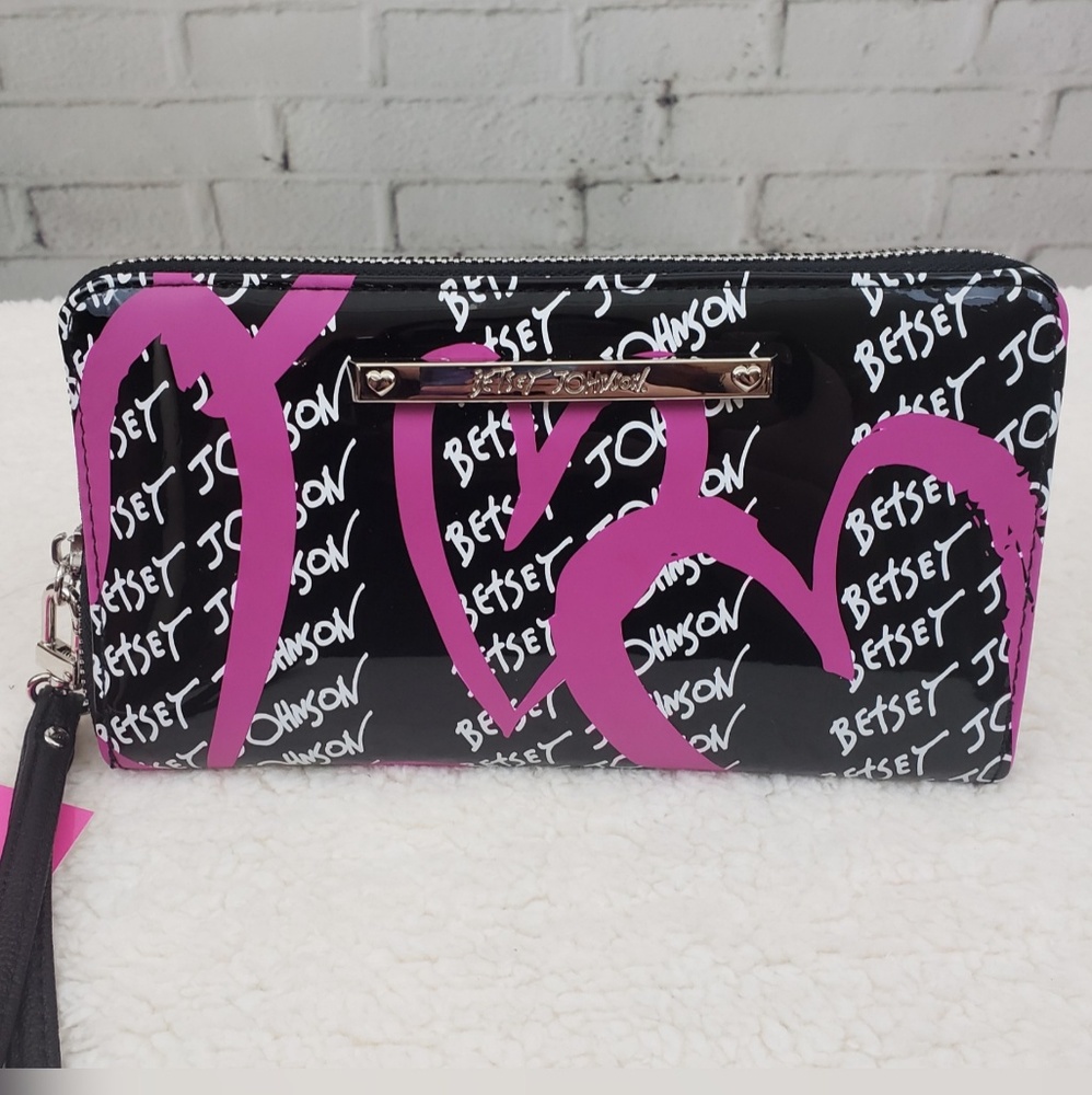 🆕️👛NWT Betsey Johnson Wristlet Hearts Wristlet